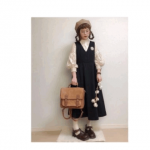 復古燈籠袖蕾絲衫+背心小黑裙