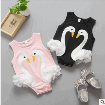 ins爆款童裝 外貿(mào)女童連體衣 全棉嬰兒服裝 天鵝蕾絲三角爬服K42