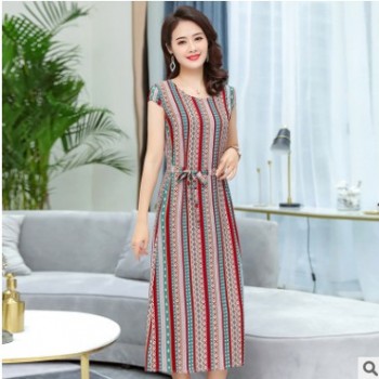 連衣裙夏季碎花大碼海邊2019新款中老年女裝中年夏裝短袖媽媽裙子