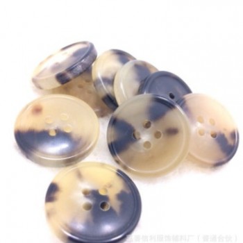 廠家現貨熱賣天然黃牛角紐扣高檔妮子外套白水牛角扣子可定制LOGO