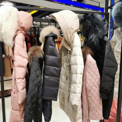 杭州大毛領時尚品牌羽絨服體姿魅爾女裝折扣尾貨批發