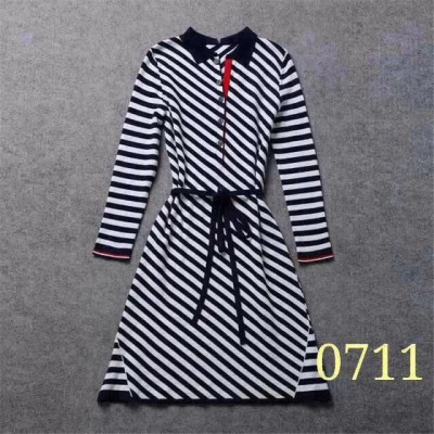 **時尚女裝風衣批發，韓版秋冬季女裝羽絨服批發