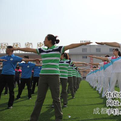 供應格侖堡偉民風衣服裝團購
