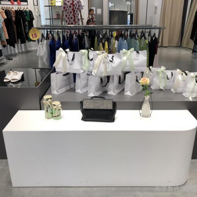 南京服裝柜臺廠家提供服裝展柜定做|收銀臺|中島柜|靠墻高柜設計定制