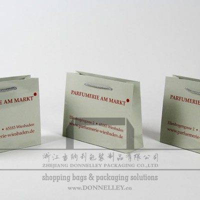FINNZ【杭州包裝廠】生產(chǎn)白卡紙彩印商務(wù)紙袋，定做銅版紙覆亮膜禮品袋，個性服裝包裝袋定制，杭州創(chuàng)意手提袋設(shè)計公司