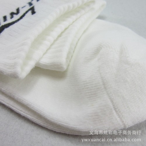 供應(yīng)炫彩襪業(yè)加工定做 品牌白色提花全棉運(yùn)動襪  義烏廠家批發(fā)