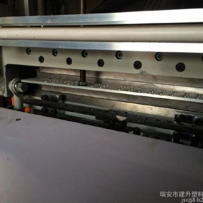 專業(yè)生產(chǎn)無(wú)紡布成卷切片機(jī)（可帶縱切）