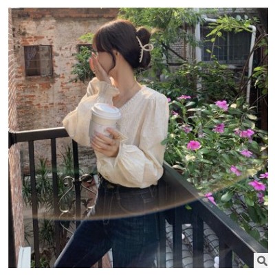 春夏新款2021韓風chic刺繡淑女褶皺V領紐扣寬松喇叭袖杏色襯衫