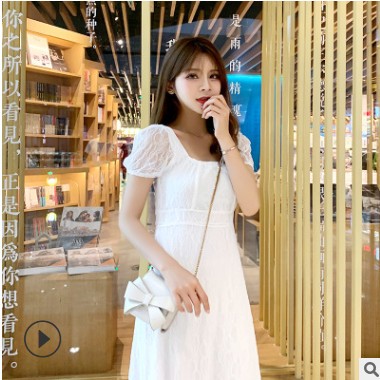 2021夏季新款女裝復古修身蕾絲仙女白連衣裙泡泡袖收腰方領中長裙