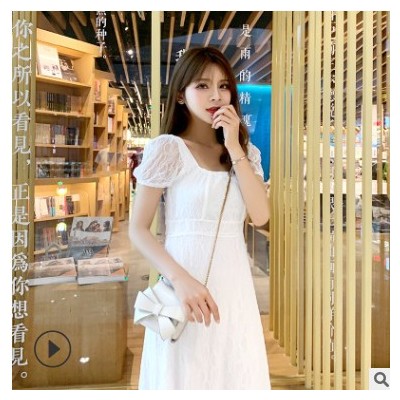 2021夏季新款女裝復古修身蕾絲仙女白連衣裙泡泡袖收腰方領中長裙