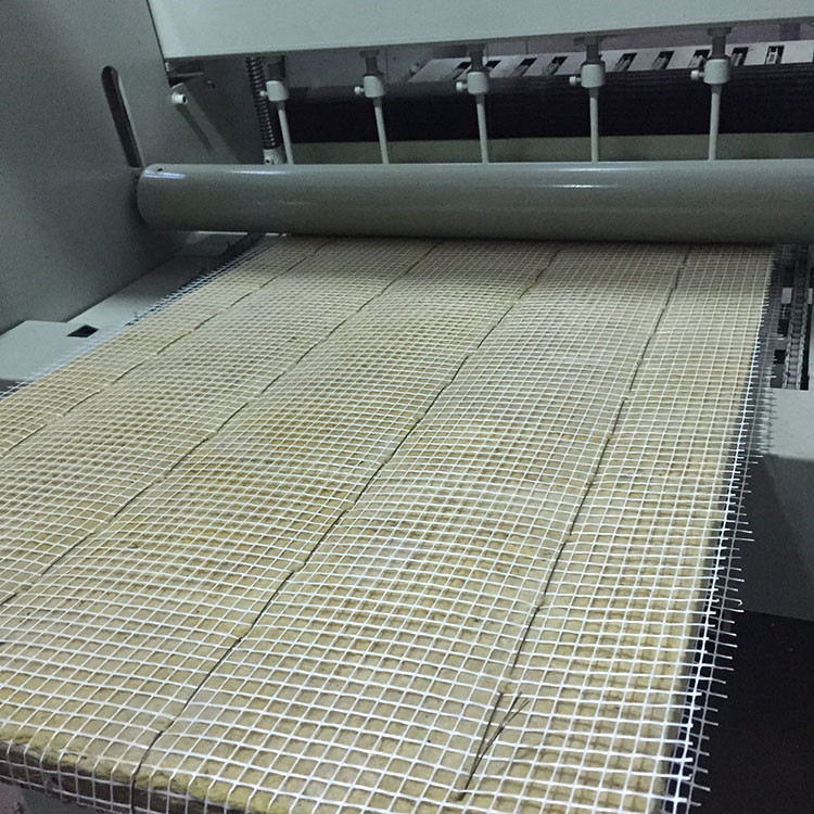 專業生產保溫材料縫紉設備 飛虹 巖棉縫氈機 可定制