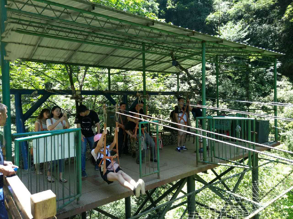 高空滑索穿裙子可以么,同安高空滑索設備,設備大峽谷高空滑索