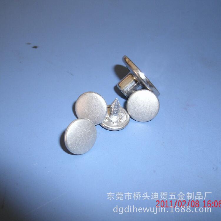 膠心鈕包面釘